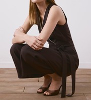 Combinaison sans manches marron pour femme, col en V, taille nouée, jambes larges, style culotte, idéale pour le bureau
