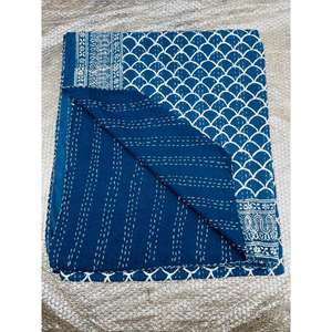 Colcha de algodón Kantha tradicional con estampado a mano y bordados artísticos, ligera y cómoda. - Product Image 3