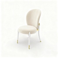 Silla de Banquete Moderna y Elegante con Respaldo Redondo, Tapizada en Terciopelo Beige, Patas de Metal Blanco y Detalles Dorados para Comedor de Lujo, Villas y Bodas