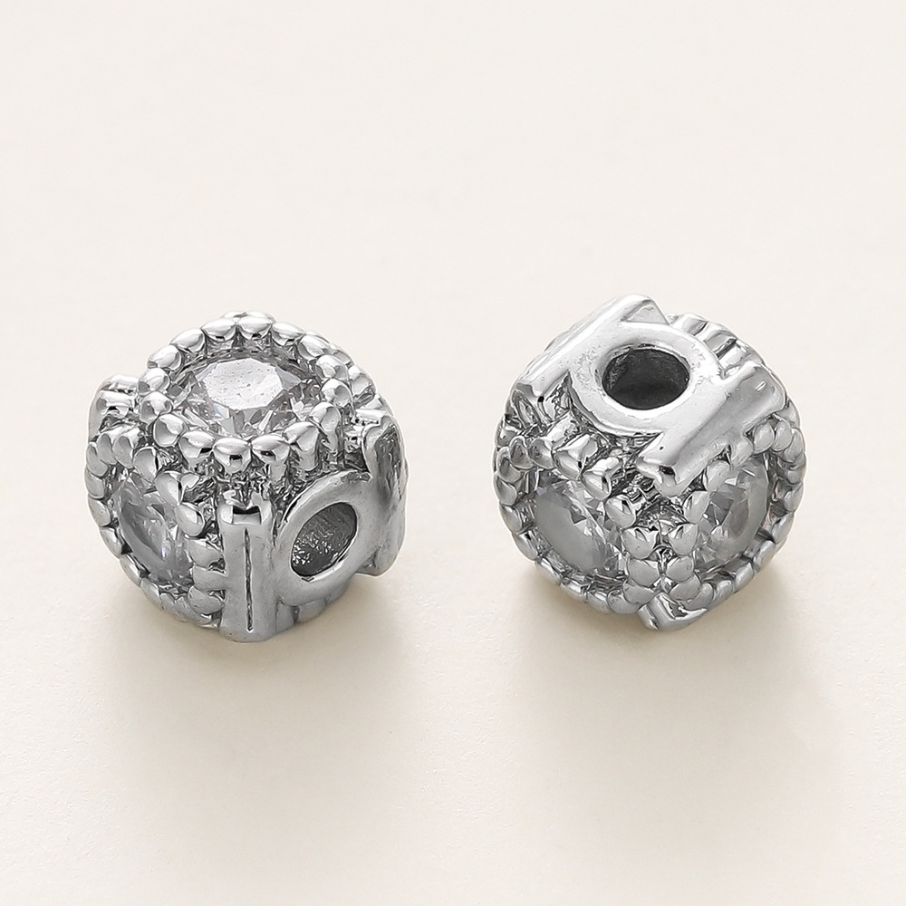 Perles d'espacement carrées en dentelle blanc platine, préservant la couleur.