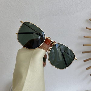 แว่นกันแดดทรงเหลี่ยมกรอบโลหะคุณภาพสูงหรูหราปี 2025 สำหรับผู้หญิง แฟชั่น ป้องกันรังสียูวี 400 สวมใส่สบาย สีสันสดใสสำหรับใช้ในชีวิตประจำวัน - Product Image 4