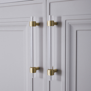 Maniglia per Armadio in Acrilico BECORA, Maniglia Moderna Minimalista in Ottone Dorato Trasparente Cristallo per Cassetti Cucina e Ante in Legno - Product Image 2