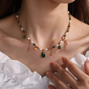 Collar de circonita y perlas estilo francés, forma de lágrima, gargantilla para fiesta, engaste con bisel en tono dorado - Product Image 4