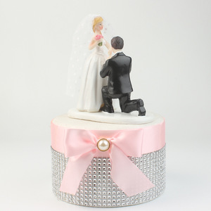 Alzata per torta per feste decorazione di nozze figurine di decorazioni per <span class=keywords><strong>torte</strong></span> <span class=keywords><strong>nuziali</strong></span> in resina per bambole dello sposo e della sposa - Product Image 3