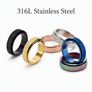 Anillo <span class=keywords><strong>de</strong></span> Acero Inoxidable Hipoalergénico, Diseño <span class=keywords><strong>de</strong></span> Banda Texturizada, Acabado en Oro, Negro y Plata, Ajustable, Regalo para Hombre y Mujer, OEM - Product Image 1