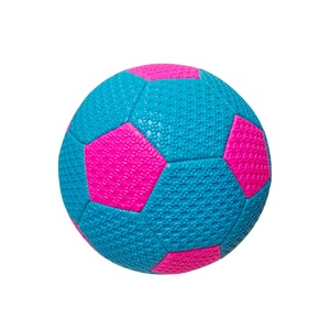 Balón de Fútbol Inflable Personalizado al por Mayor con Logotipo, Cosido a Máquina, Superficie Texturizada Azul, PVC, para Jugar en la Piscina, Hecho en Vietnam - Product Image 1