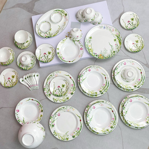 Lot de 41 pièces de vaisselle de luxe en porcelaine fine de style européen et assiettes de présentation en porcelaine pour la maison - Product Image 1