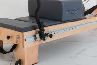 Reformer Pilates en Bois d'Érable Personnalisé, Design Portable à Rails Intégrés pour Studio de Pilates et Fitness à Domicile, Machine de Pilates à Vendre