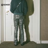 Fabricant de jeans sur mesure, streetwear, hip hop, jeans évasés déchirés et cirés argentés, pour hommes