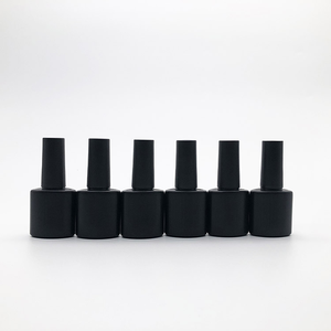 Bouteilles de vernis à ongles vides en plastique HDPE noir avec logo personnalisé - Product Image 1