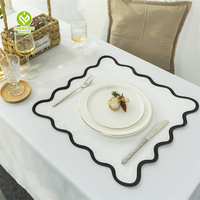 Napperon en tissu noir à bord festonné réutilisable, vente en gros pour restaurants, banquets et tables de location événementielle