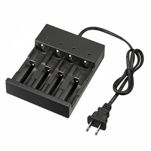 Chargeur de batterie au lithium 18650 à quatre emplacements, station de charge pour lampe torche haute puissance 26650 avec prise US, entrée 100-240V - Product Image 4