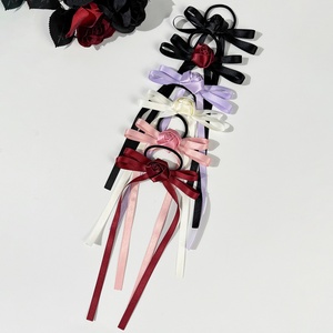 Lazo de Goma para el <span class=keywords><strong>Pelo</strong></span> de Niña con Diseño de Flor de Rosa y Moño, Accesorio Dulce y Versátil para Cola de Caballo Alta, para Niñas - Product Image 1