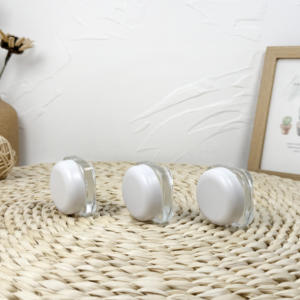 Frascos de cristal blanco mate resistentes a los niños con tapas CR - Product Image 4