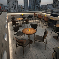 Ensemble table et chaises de salle à manger commerciale au design moderne pour restaurant hôtel avec style panneau en bois