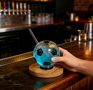 Verre à bière en forme de ballon de football avec paille, tasse de football personnalisable pour bars, restaurants, fêtes, vente en gros - Product Image 4