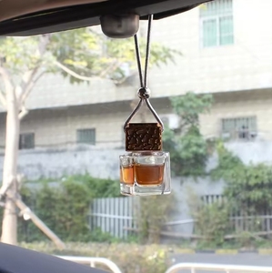 Dropshipping gran oferta 10ml Perfume vacío para coche colgante ambientador de aire para coche botella difusora de Perfume con tornillo tapa de madera - Product Image 2