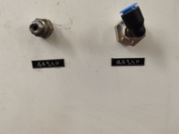 Banc d'essai pour manomètres, idéal pour les laboratoires de métrologie, la pétrochimie, les centrales électriques, les ateliers de maintenance pétrolière et gazière.