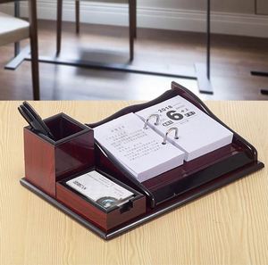 Organizador de Escritorio Multifuncional 2025, Juego de Artículos de Oficina, Calendario de Madera, Portaplumas, Ranura para Tarjetas, Regalo Empresarial para Escritorio - Product Image 1