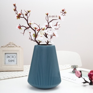 Pot de fleurs en plastique imitant, Texture verticale, artisanat nordique, vente en gros - Product Image 2