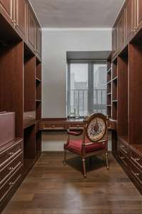 Armoire sur mesure avec portes coulissantes modernes et construction en bois massif - Product Image 5