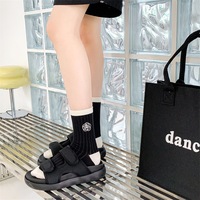 Chaussettes mi-mollet brodées Camélia en gros pour femmes, chaussettes en coton respirantes printemps-été, chaussettes noires et blanches tendance pour dames