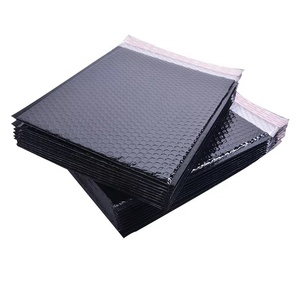 Tùy Chỉnh Matte Đen Gói Vận Chuyển Poly <span class=keywords><strong>Mailer</strong></span> Bong Bóng Phong Bì Holographic Bưu Chính Bưu Phẩm Chuyển Phát Nhanh Túi Bong Bóng Bao Bì - Product Image 1
