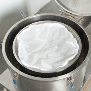 Промышленная центрифуга для экстракции конопляного масла этанолом с двигателем для использования на фермах и производственных предприятиях - Product Image 1