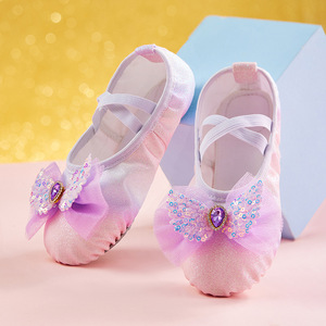 Chaussures de danse de princesse adorables en gros, chaussures de ballet à semelle souple pour enfants, filles, chaussures d'exercice de danse chinoise à griffes de chat, chaussures de ballerine - Product Image 2
