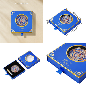 Boîte rigide de style chinois avec fenêtre ronde transparente, motif floral émaillé bleu vif, pour miroir de poche ou emballage d'ornements - Product Image 1