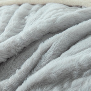 Set di Biancheria da Letto 4 Pezzi Personalizzabile, Nuovo Design Invernale in Pile di Coniglio con Patch in Rilievo e Angoli Ricamati - Product Image 6