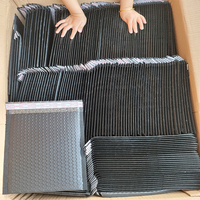 Enveloppes à bulles rembourrées mates auto-adhésives de concepteur de Logo privé, sac postal personnalisé emballage à bulles de courrier de protection d'expédition
