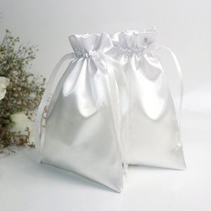 Pochette cadeau en satin blanc pour bijoux, foulards, perruques, vêtements, avec cordon de serrage en soie - Product Image 1