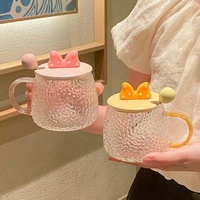 Mug en verre résistant à la chaleur style Ins avec nœud papillon, couvercle et cuillère, design moderne et simple, texture martelée, pour café de bureau