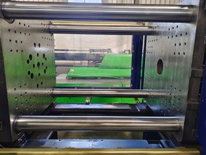 Máquina de moldeo por inyección de plástico horizontal haitiana usada, 380 toneladas con componentes centrales, bomba de Motor PLC, tornillo de cojinete de caja de cambios - Product Image 2