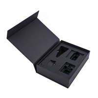 Caja de Estilo Libro con Tapa Magnética Abatible YILING YL-0041, Fabricada con Cartón Reciclado Ecológico con Impresión UV y Lámina Dorada