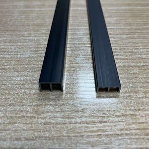 Rail de guidage en <span class=keywords><strong>PVC</strong></span> rigide extrudé sur mesure en forme de <span class=keywords><strong>double</strong></span> <span class=keywords><strong>U</strong></span> ou canal en E pour systèmes de portes coulissantes en verre - Product Image 1