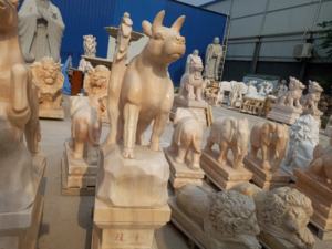 Estatua decorativa de mármol Animal Estatua de <span class=keywords><strong>toro</strong></span> de jardín de mármol negro - Product Image 2