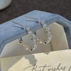 Boucles d'oreilles géométriques incurvées en argent pur S925, simples et élégantes, au style français, au design antique froid, de style religieux - Product Image 5