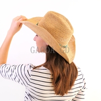 D D Vente en gros Chapeau de cowboy au crochet en paille de raphia naturel protecteur contre le soleil d'été pour unisexe