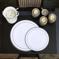 Ensemble de vaisselle jetable écologique en PS pour fête, assiettes en plastique blanches avec anneau doré pour mariage, couverts inclus, disponible en blanc doré