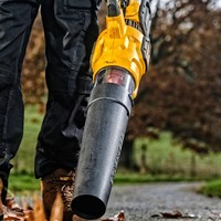 Souffleur sans fil DeWalt DCMBA572N 60V Lithium-Ion sans balais pour usage extérieur et jardinage
