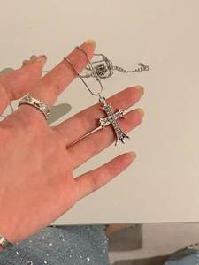 Collar de Acero Inoxidable con Cruz de Corazón Estilo Spice Girl, Retro, Dulce y Moderno, con Ámbar, para Mujer, Gargantilla de Lujo con Diseño - Product Image 4