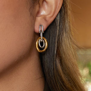 J&D Pendientes Minimalistas de Dos Tonos con Anillos Geométricos Apilables para Fiestas y Bailes - Product Image 1