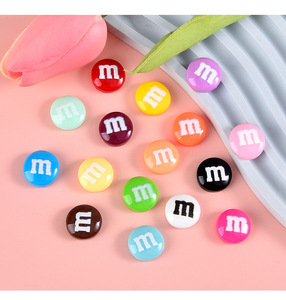HENGXIN Hot Selling DIY Ornamente Zubehör 3D Mini Multi color <span class=keywords><strong>M</strong></span> Schokoladen tropfen Harz Charms für Schleim füller Handwerk - Product Image 3