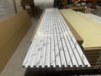 Panneau mural rainuré en PVC imitation bois SONSILL pour décoration intérieure