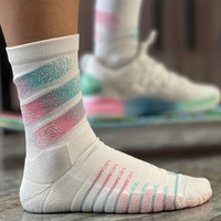 Usine En Gros Professionnel Homme Chaussettes Épais Respirant Basketball Football Running Soccer Chaussettes Support Chaussettes Personnalisées logo