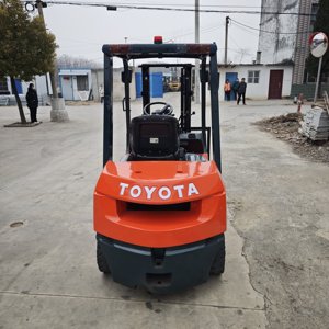 รถยกดีเซล FD20 2T/3T มือสอง ยางกันลื่นสำหรับงานหนัก  ขับเคลื่อนบนพื้นที่ขรุขระได้ ทนทาน เชื่อถือได้ - Product Image 6