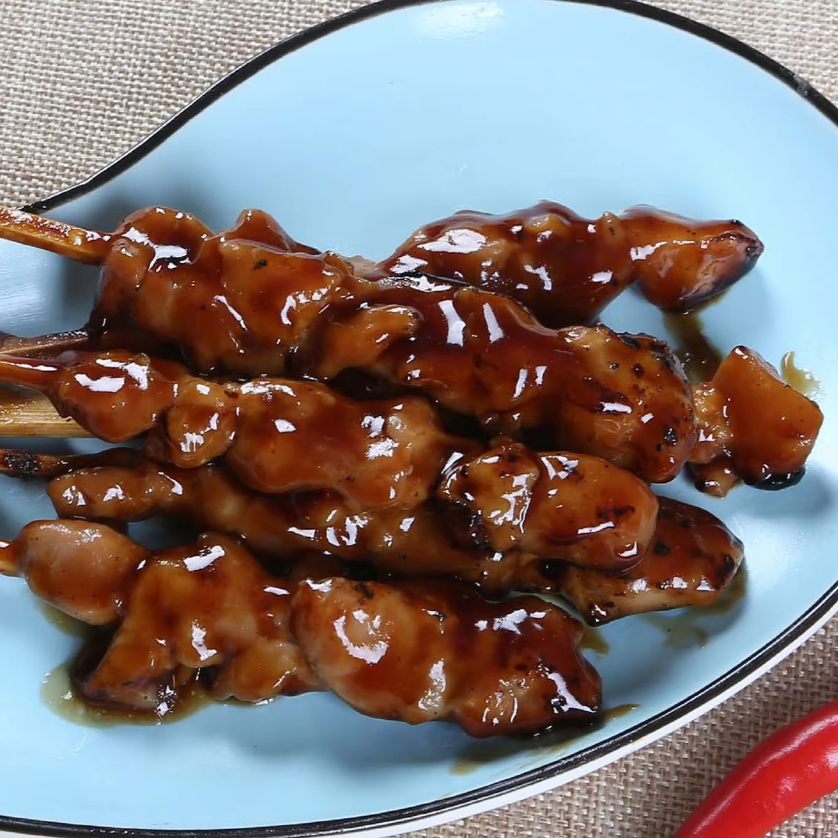 Delicioso muslo de pollo a la parrilla para una nutrición muy