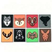Écussons en caoutchouc PVC souple écologique avec logo 3D en relief personnalisé, lavables, étiquettes à coudre pour jeans, chapeaux, sacs à dos, vêtements, vente en gros, couleur personnalisée